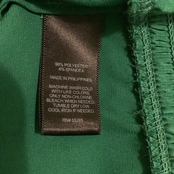 LIKE NEW Blouse - Picture 10 of 10